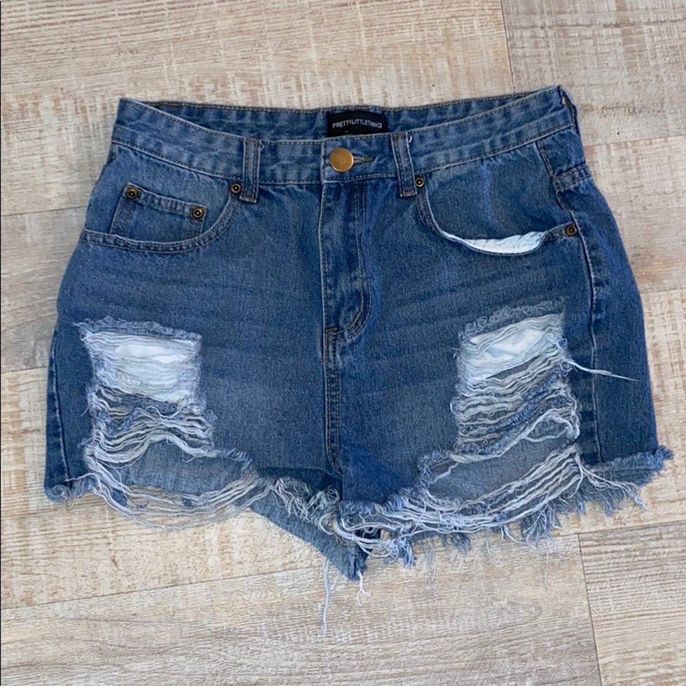 PRETTYLITTLETHING DENIM DISTRESSED SHORTS 10